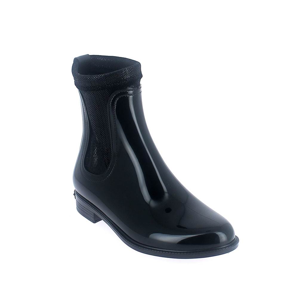 Chelsea boot in black pvc with stretch twill velvet lining
