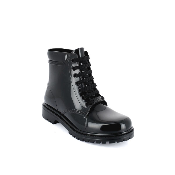 Short laced up boot in black solid colour pvc