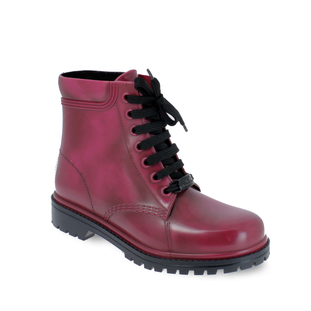 Short laced up boot in brushed PVC