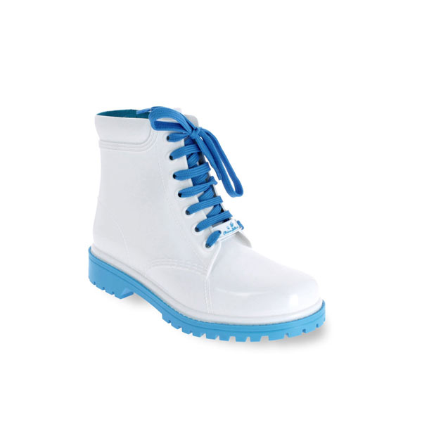 Short laced up boot in dual colour PVC