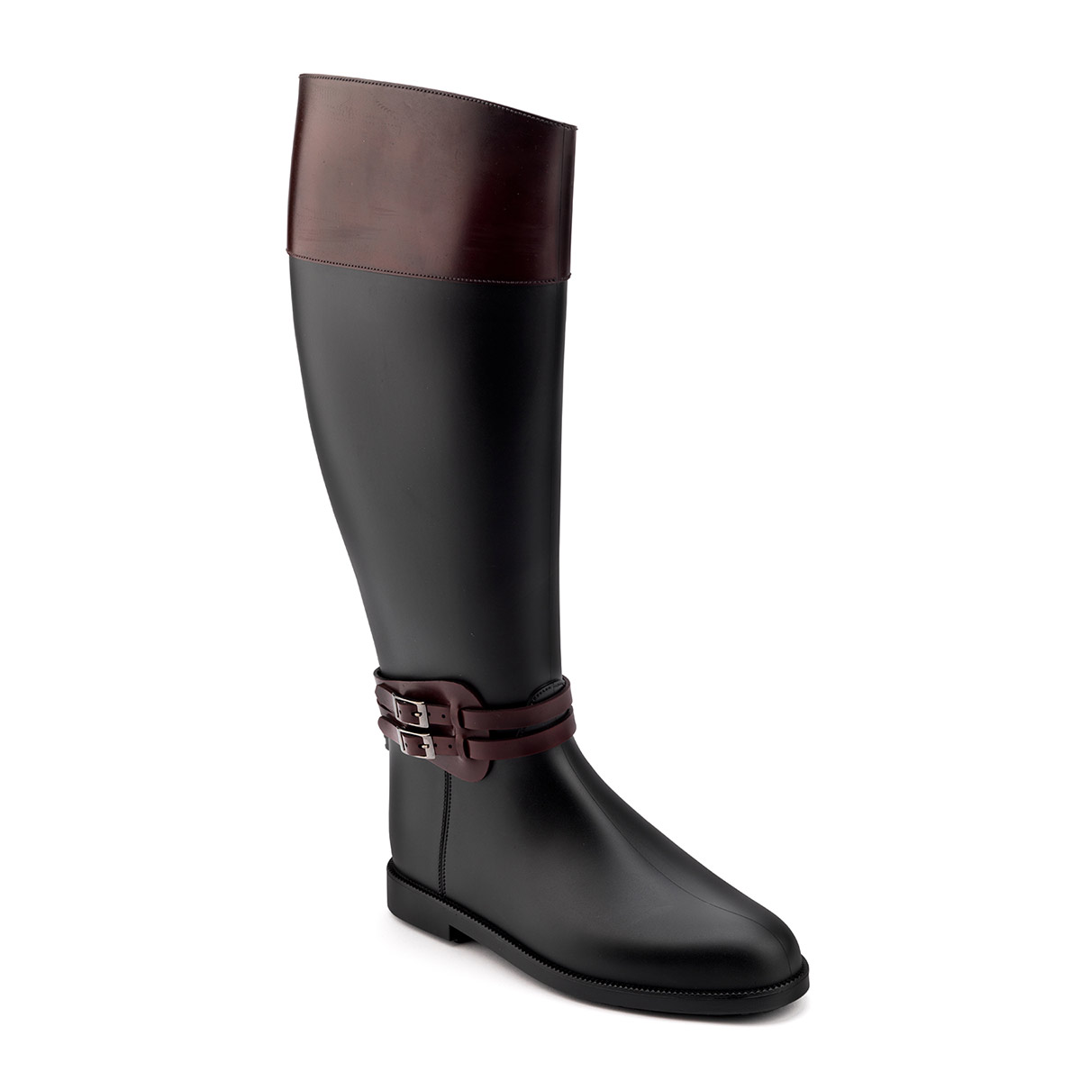 Riding boot with upper band and double strap