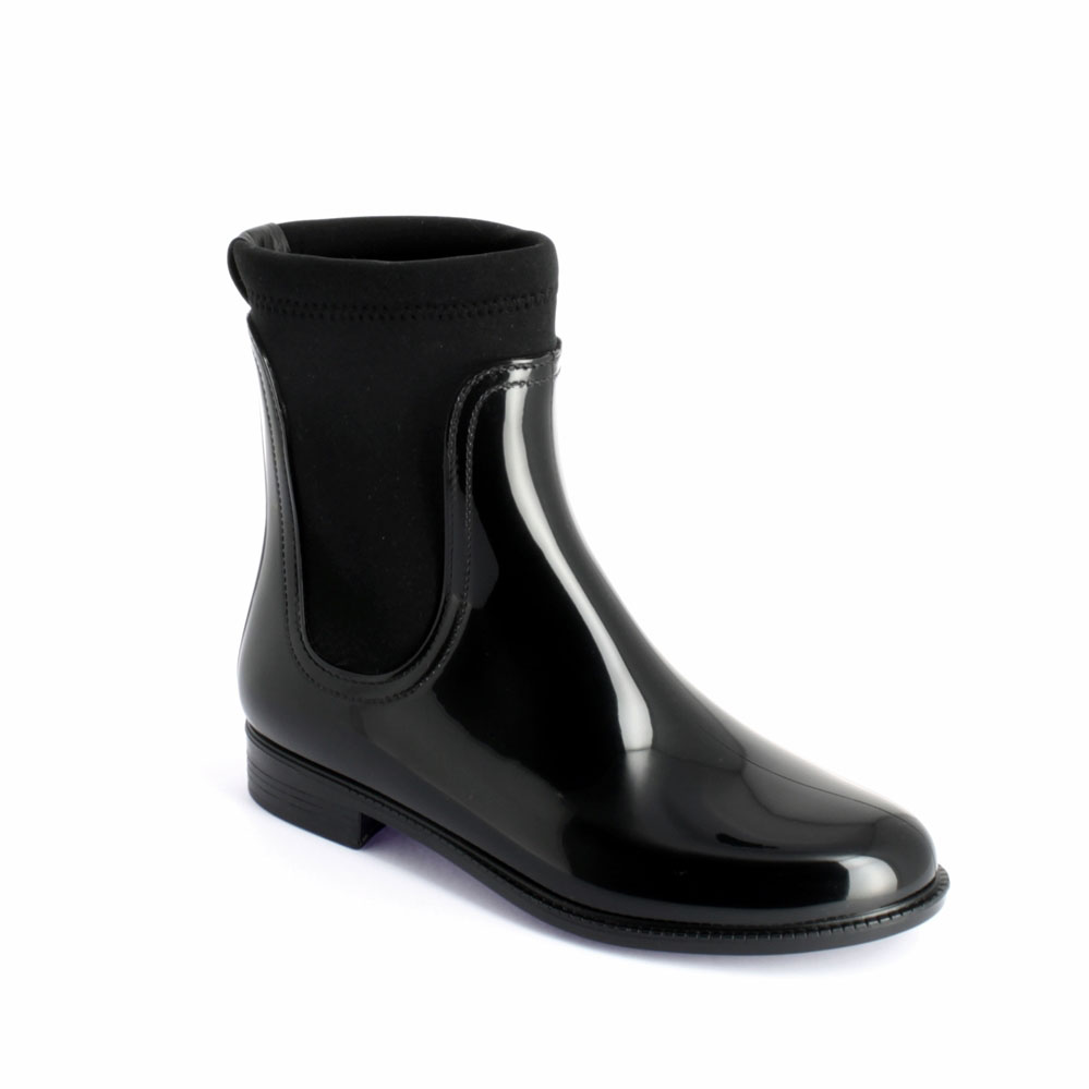 Chelsea boot lined with neoprene