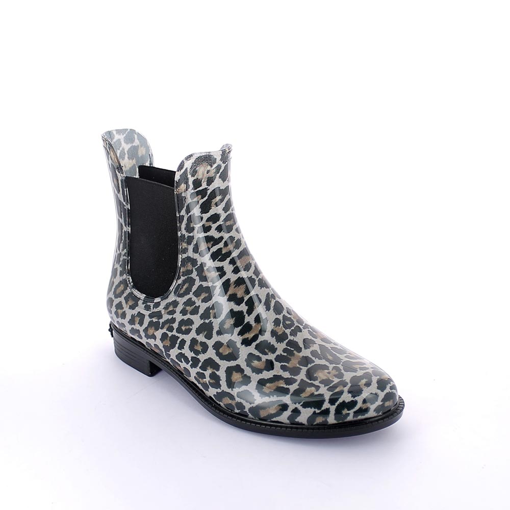 Chelsea boot with leopard fantasy inner sock