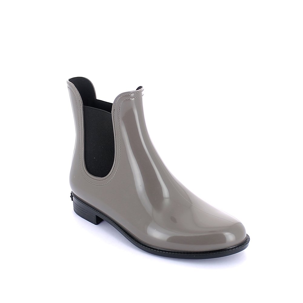 Classic chelsea rainboot in bright pvc