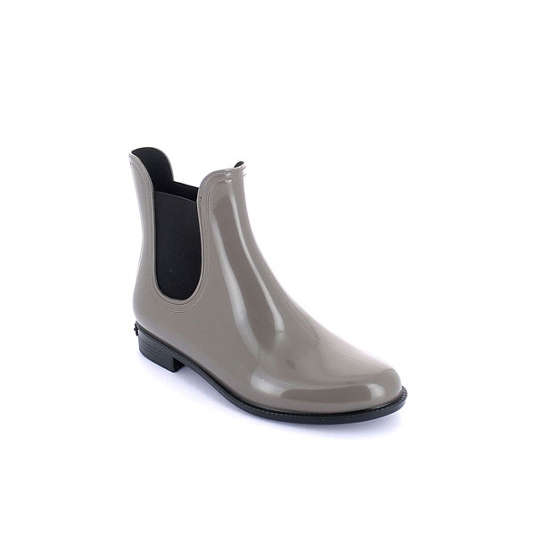 Classic chelsea rainboot in bright pvc