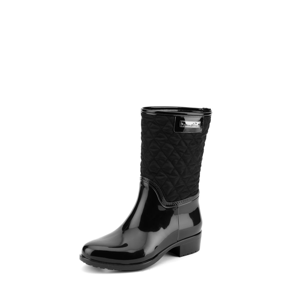 Pvc boot in black with low leg in bright quilted fabric