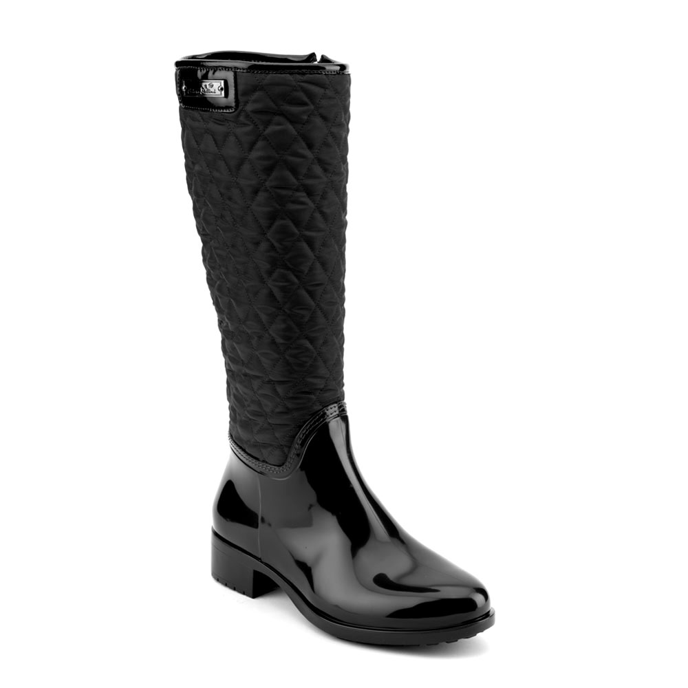 Pvc boot in black with high leg in bright quilted fabric
