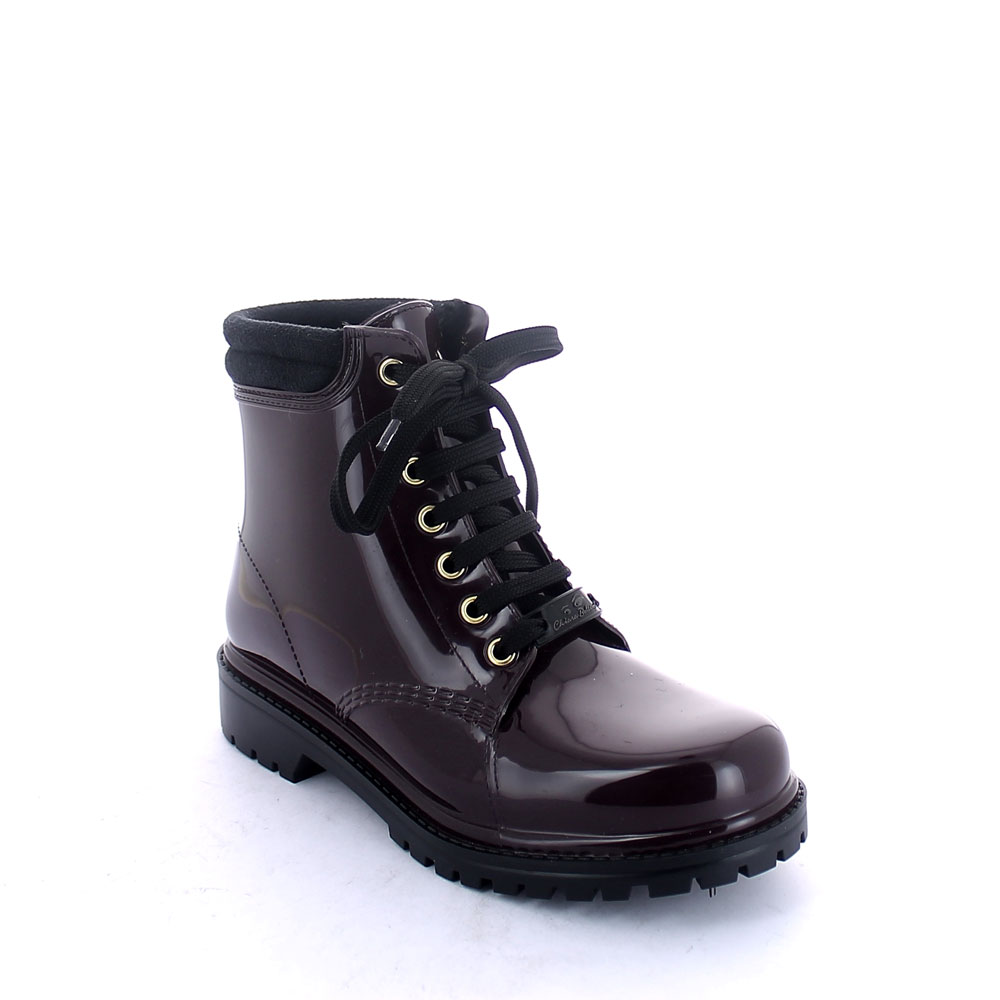 Short laced up walking boot in Bordeaux pvc with sheep skin lining