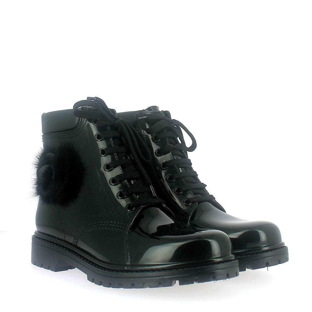 SHORT LACED UP WALKING BOOT IN PVC WITH PON-PON FLOWER. BLACK