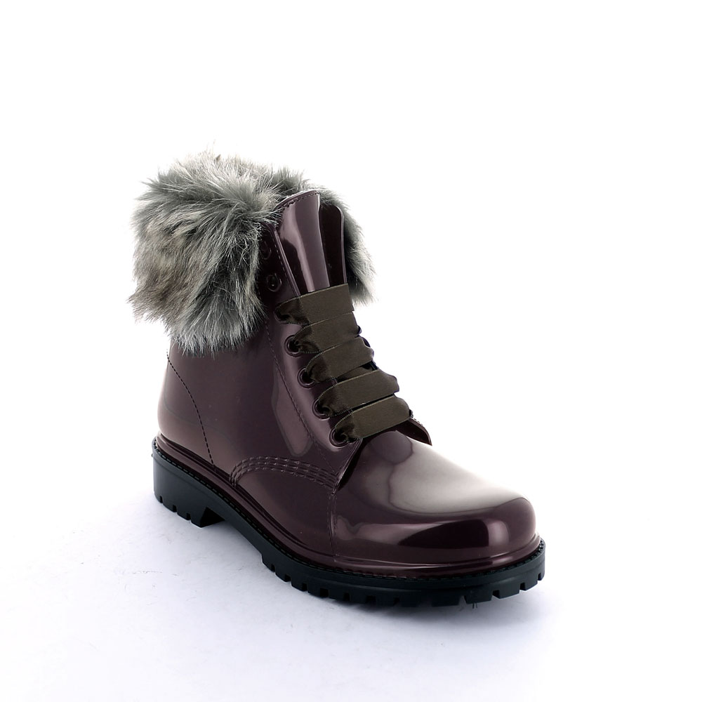 Short laced up boot in Bordeaux pvc with faux fur collar and felt inner lining