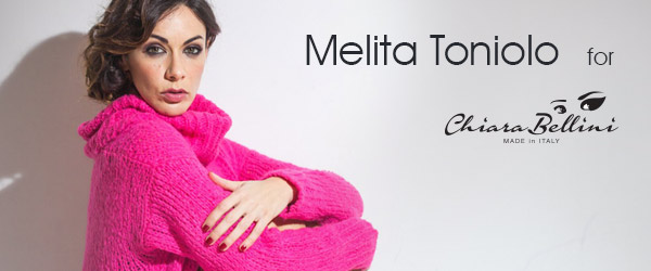Melita Toniolo sceglie gli stivaletti Chelsea a pois per il suo look!